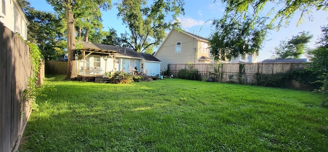 1646 Du Barry Ln, Houston, TX 77018 - fenced backyard with a deck