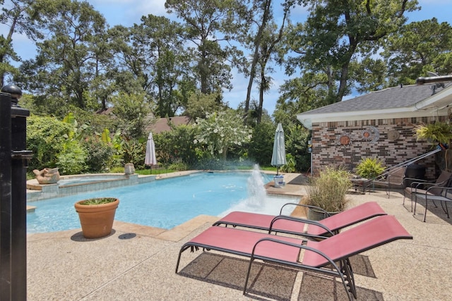355 Cumberland Trl, Conroe, TX 77302 - outdoor pool with a patio area and an in-ground hot tub