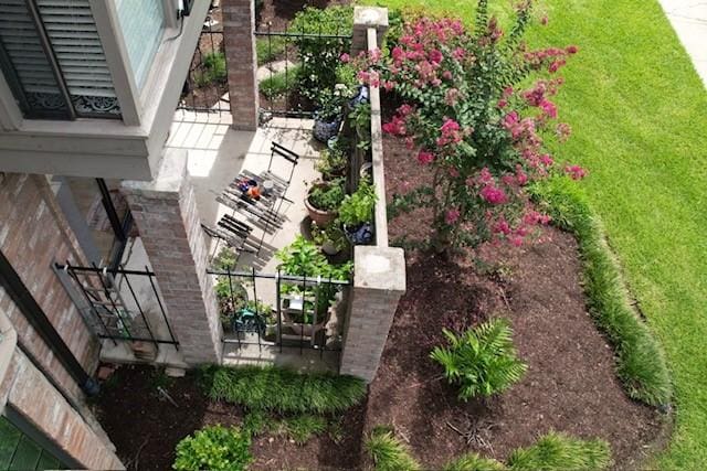 2400 N Braeswood Blvd Unit 108, Houston, TX 77030 - view of yard
