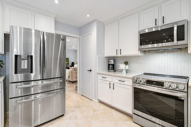 291 E Rainbow Ridge Cir, The Woodlands, TX 77381 - kitchen with appliances with stainless steel finishes, light countertops, backsplash, and recessed lighting