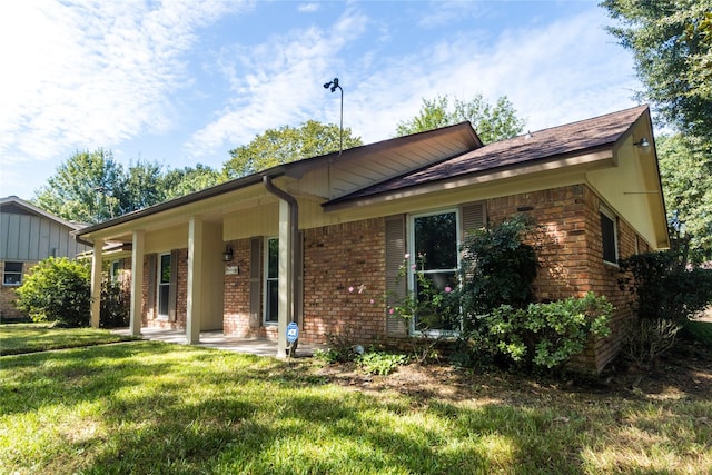 5402 Sheraton Oaks Dr, Houston, TX 77091 - back of property featuring brick siding and a lawn
