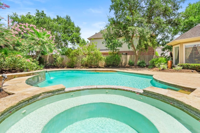 3602 Vashon Ln, Spring, TX 77388 - view of swimming pool featuring a pool with connected hot tub and a fenced backyard