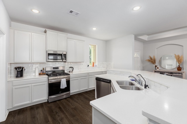2018 Rd 660, Dayton, TX 77535 - kitchen featuring stainless steel appliances, dark wood-style flooring, light countertops, and recessed lighting