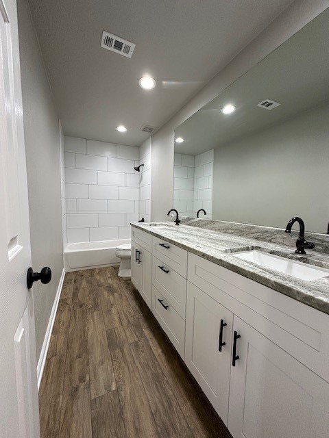 2102 Autumn Cove Dr, League City, TX 77573 - full bath featuring wood finished floors, double vanity, recessed lighting, and  shower combination