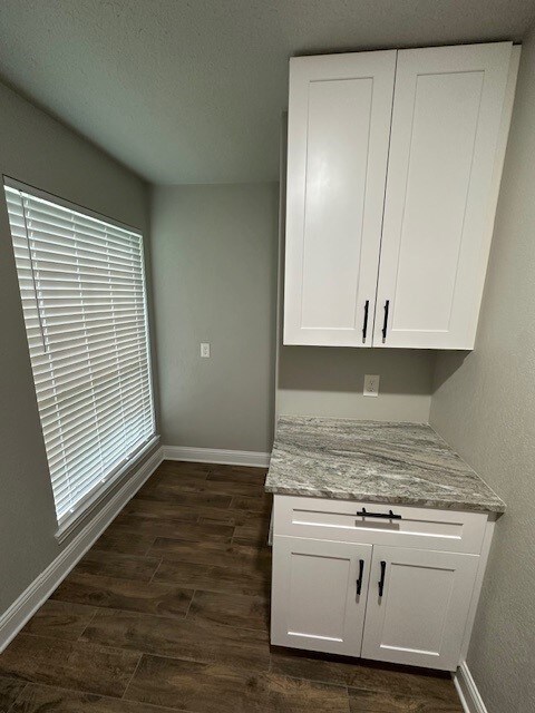 2102 Autumn Cove Dr, League City, TX 77573 - bar area with dark wood-type flooring and a textured ceiling