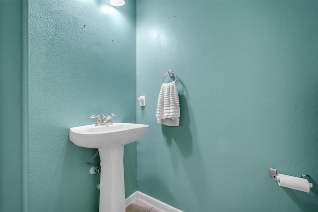 5531 Cherish Trl, Katy, TX 77494 - bathroom with baseboards and a sink
