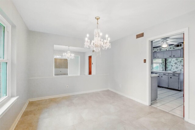 7826 Braesview Ln, Houston, TX 77071 - empty room featuring a chandelier and baseboards