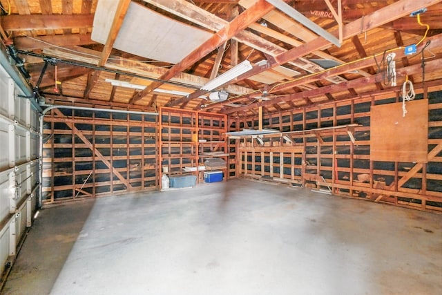 7826 Braesview Ln, Houston, TX 77071 - view of garage