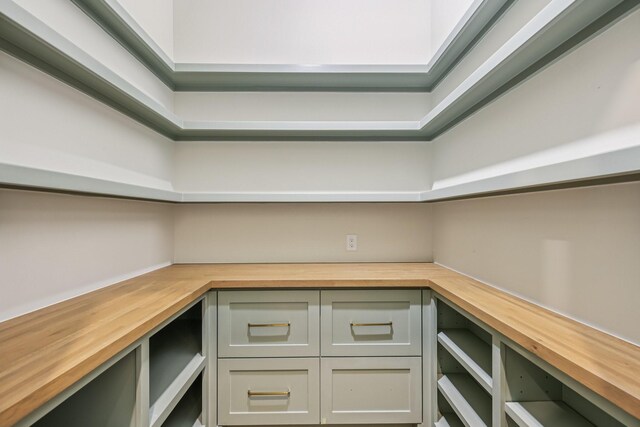 1023 Grovewood Ln, Houston, TX 77008 - view of pantry