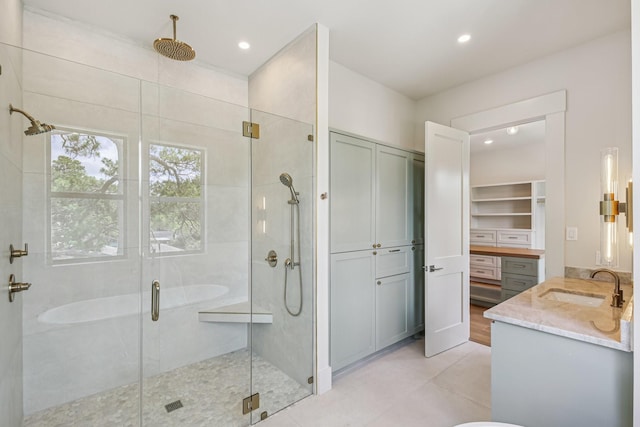 1023 Grovewood Ln, Houston, TX 77008 - full bath featuring a shower stall, vanity, and recessed lighting