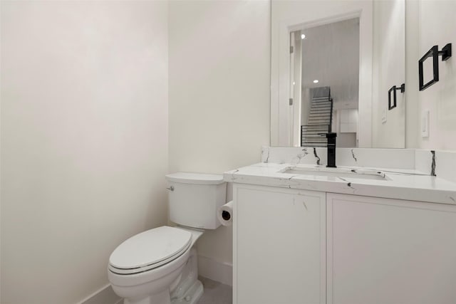 5117 Schuler St Unit B, Houston, TX 77007 - bathroom with baseboards and vanity