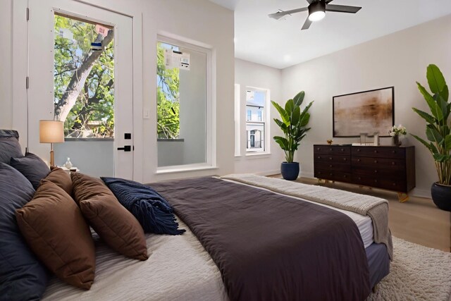 5117 Schuler St Unit B, Houston, TX 77007 - bedroom with ceiling fan