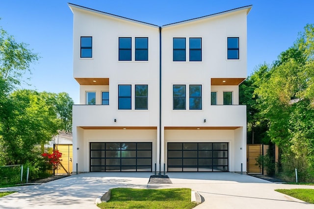 5117 Schuler St Unit B, Houston, TX 77007 - modern home with stucco siding, an attached garage, and concrete driveway
