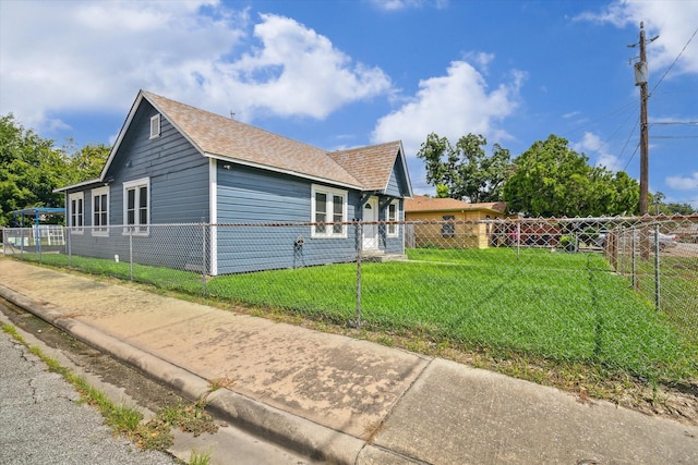 1115 Alber St, Houston, TX 77009 - view of side of home with a shingled roof
