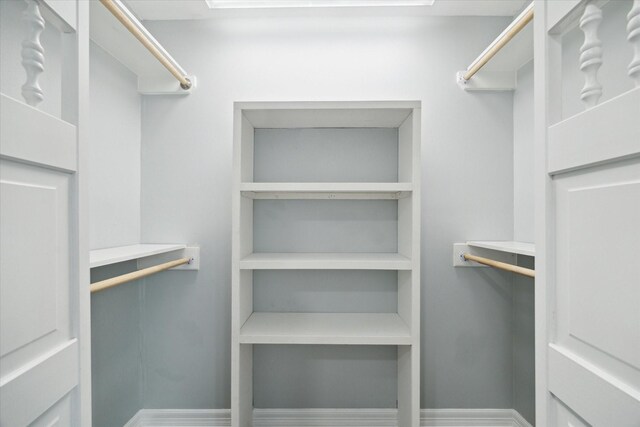 1115 Alber St, Houston, TX 77009 - view of walk in closet
