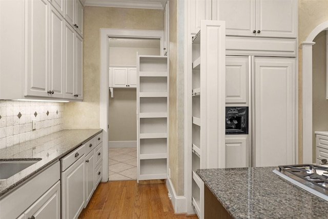 6616 Queensclub Dr, Houston, TX 77069 - storage area with a sink
