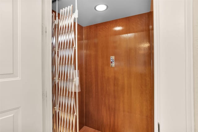 6616 Queensclub Dr, Houston, TX 77069 - elevator