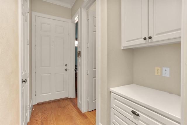 6616 Queensclub Dr, Houston, TX 77069 - corridor featuring light wood-style flooring and ornamental molding