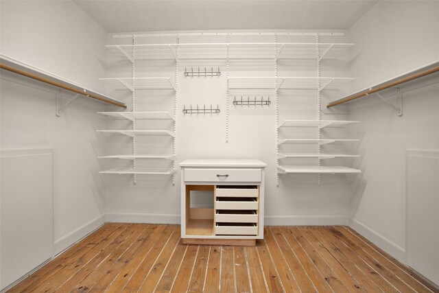 6616 Queensclub Dr, Houston, TX 77069 - spacious closet with hardwood / wood-style flooring