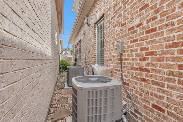 6616 Queensclub Dr, Houston, TX 77069 - exterior view of brick siding