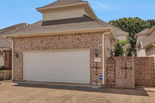 6616 Queensclub Dr, Houston, TX 77069 - view of garage