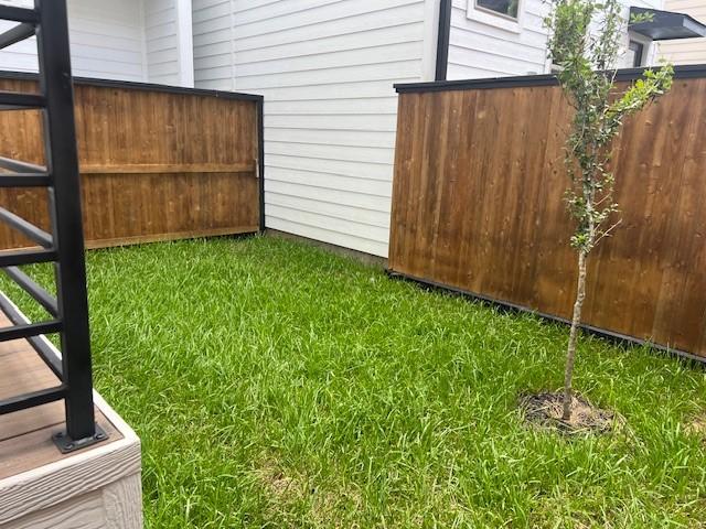 5505 Kansas St, Houston, TX 77007 - view of yard