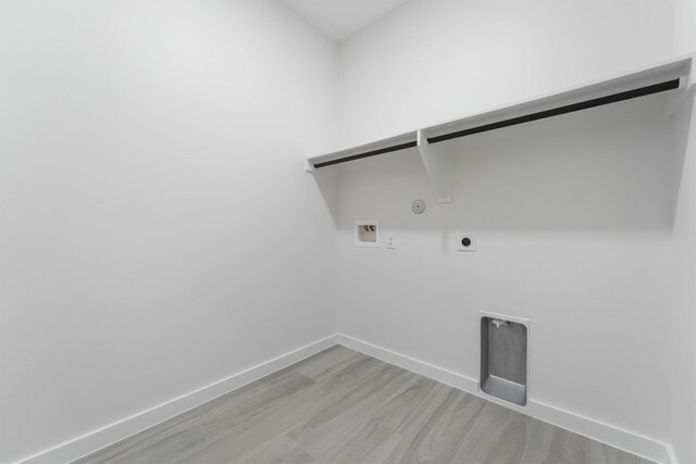 256 Davis Bend Rd, Alvin, TX 77511 - laundry area with hookup for a gas dryer, hookup for an electric dryer, light wood finished floors, and washer hookup