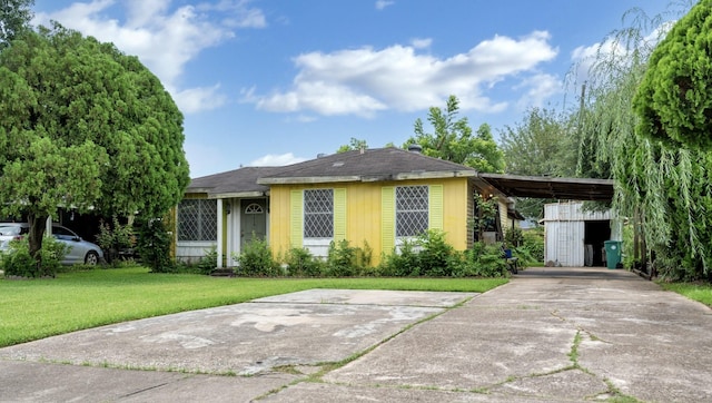 1314 Lawrence Ave, Pasadena, TX 77506 - view of front of home featuring a front lawn and concrete driveway