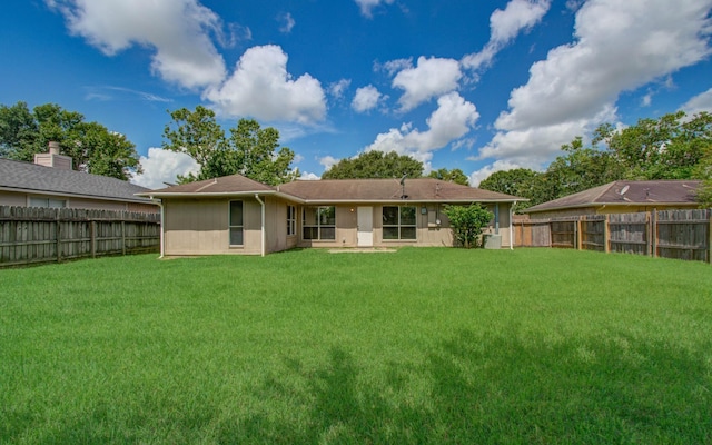 906 Dixie Dr, League City, TX 77573 - rear view of house with a fenced backyard