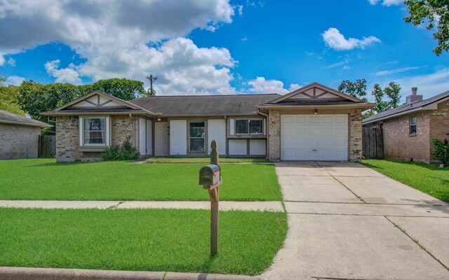 906 Dixie Dr, League City, TX 77573 - single story home featuring driveway, an attached garage, and brick siding