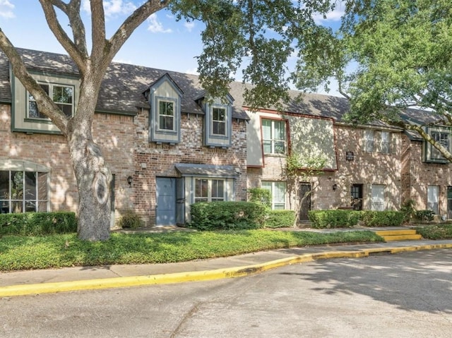 850 Threadneedle St Unit 78, Houston, TX 77079 - view of front of home featuring brick siding