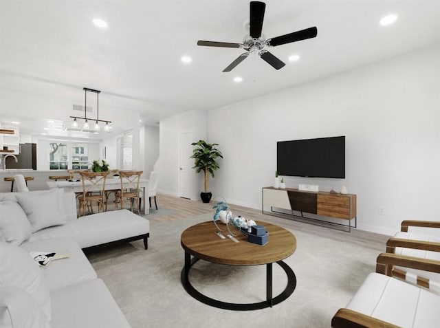 850 Threadneedle St Unit 78, Houston, TX 77079 - living area featuring recessed lighting and a ceiling fan