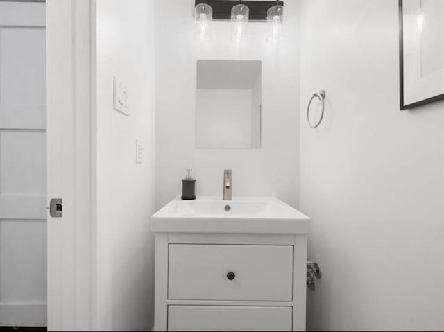 850 Threadneedle St Unit 78, Houston, TX 77079 - bathroom featuring vanity