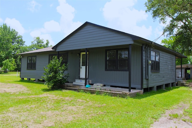 6615 Live Oak Dr, Freeport, TX 77541 - view of front of house with a front yard