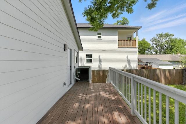 1311 E 35th St, Houston, TX 77022 - view of wooden deck