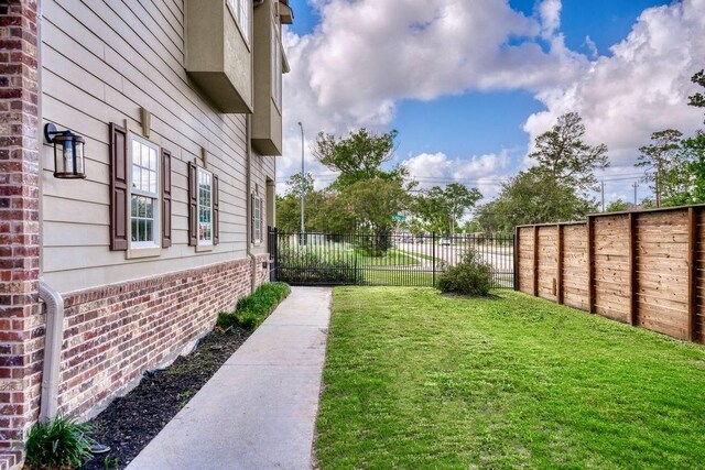 1148 Du Barry Ln, Houston, TX 77018 - view of yard