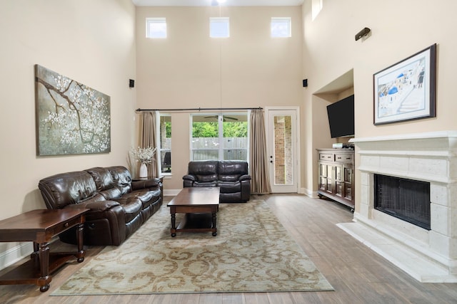 10522 Ginger Gln, Missouri City, TX 77459 - living area with a high ceiling, wood finished floors, and a fireplace with raised hearth