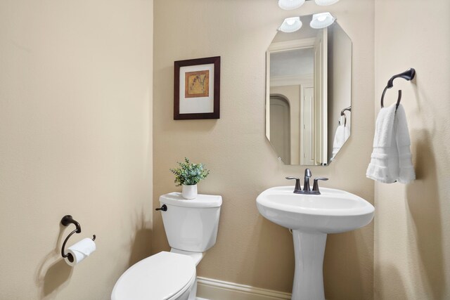 10522 Ginger Gln, Missouri City, TX 77459 - bathroom with toilet and a sink