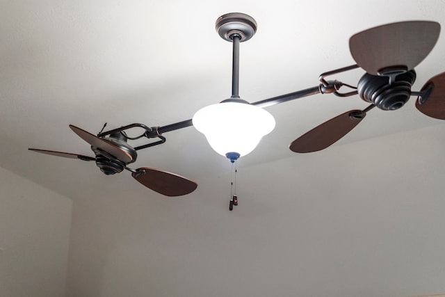 10522 Ginger Gln, Missouri City, TX 77459 - detailed view of ceiling fan