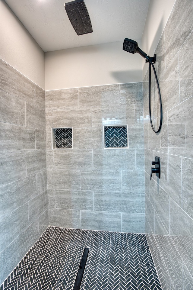 255 W Caldwood Dr, Beaumont, TX 77707 - bathroom with tiled shower