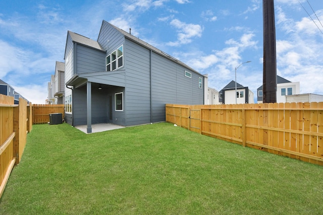 3003A Ventas Dr, Houston, TX 77047 - rear view of house with a patio and a fenced backyard