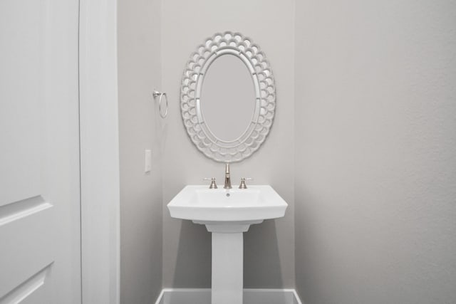 206 Green Blvd, Shenandoah, TX 77384 - bathroom featuring baseboards