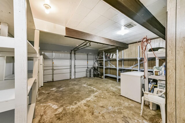10806 Sagegulf Ln, Houston, TX 77089 - garage featuring fridge