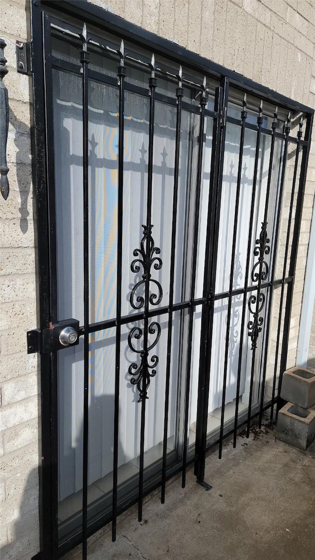6500 Sands Point Dr Unit 104, Houston, TX 77074 - detailed view of a gate