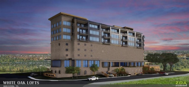 2520 Houston Ave Unit 701, Houston, TX 77009 - view of property at dusk
