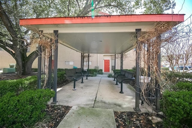 10855 Meadowglen Ln Unit 721, Houston, TX 77042 - view of patio