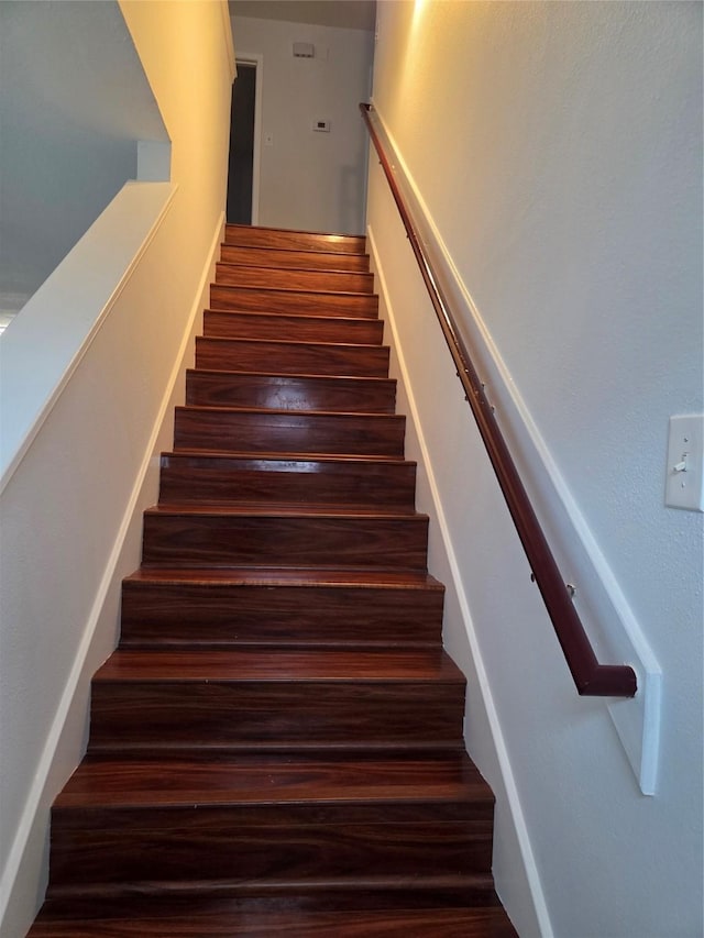 2703 Oakland Brook St, Houston, TX 77038 - view of staircase