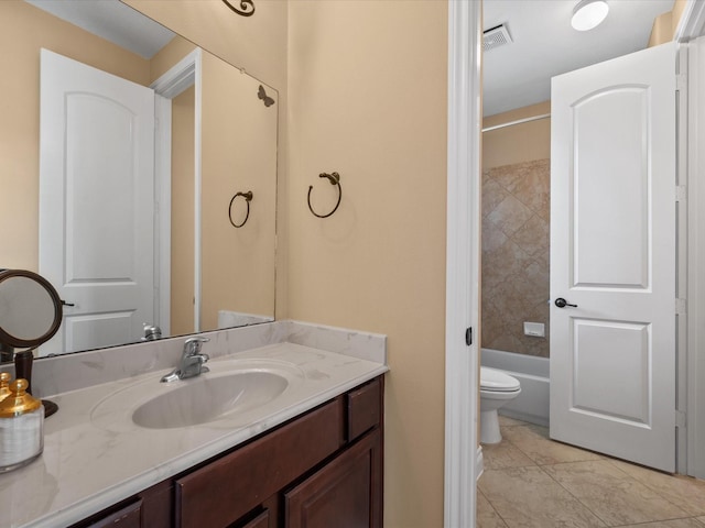 6922 Carolina Cherry Ln, Spring, TX 77389 - bathroom with vanity and shower / tub combination