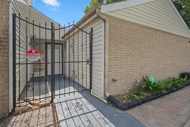 11011 Bandlon Dr, Houston, TX 77072 - view of gate