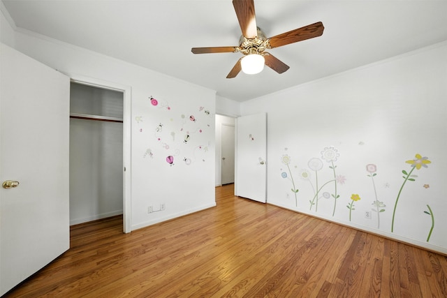 3014 Castlewood St, Houston, TX 77025 - unfurnished bedroom with light wood-type flooring, a closet, a ceiling fan, and crown molding